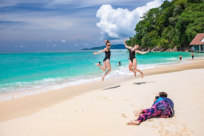 Bamboo Island, Pileh Bay & Phi Phi Island Snorkeling Tour from Phuket - Stop 4: Phi Phi Don lunch, plus a real break from constant motion