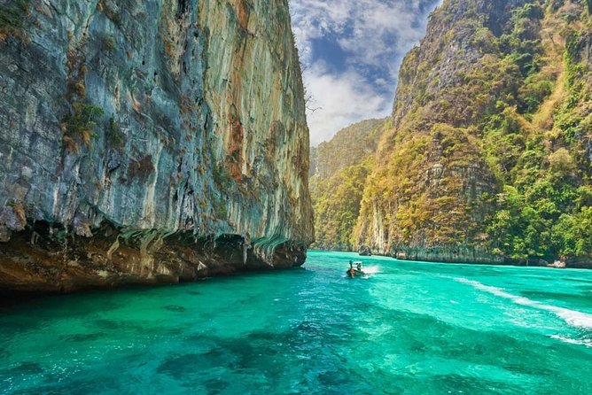 Blu Anda Catamaran to Phi Phi from Phuket - Tonsai Bay wind-down: beach shoes, shopping time, and a last swim