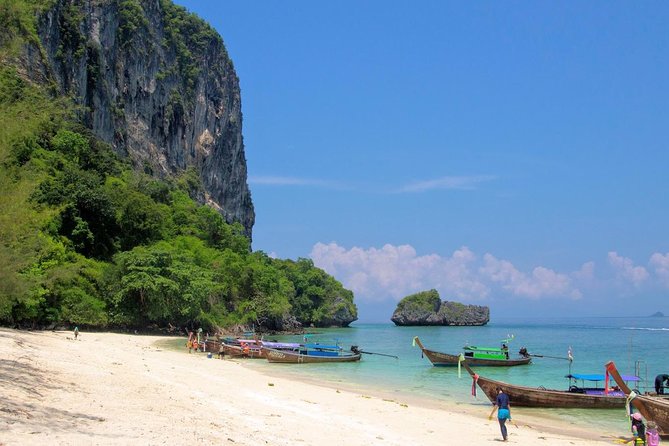 Day Tour from Phuket to 4 Islands in Krabi by Ferry & Speedboat - Tup Island at low tide, the sandbar walk is the whole point