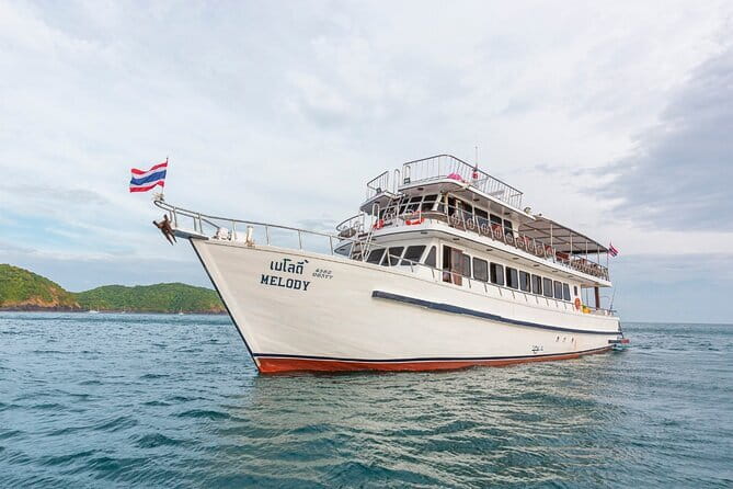 Dinner in the Sky in Phuket - Music and staff: why people keep coming back