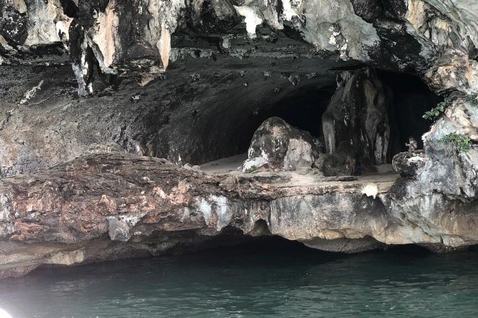 James Bond Island, Panak & Hong Island Trip + 1 Canoeing By Big Boat From Phuket - The included buffet lunch and the free-flow drinks