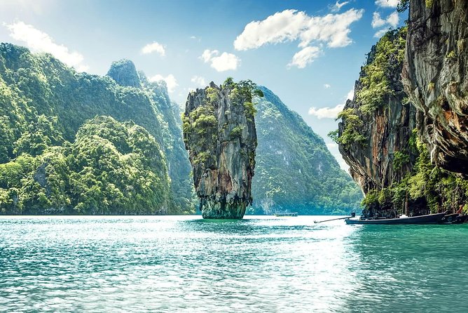 John Gray’s Legendary Cave Canoeing Adventure – Phang Nga Bay - John Gray’s Sea Canoe and the lunch-on-board setup