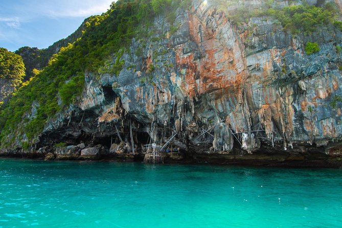 Phi Phi , Khai & Maya : Unforgettable Island Hopping by Speedboat - Crowd factor and guide quality, from smooth and funny to noisy boats