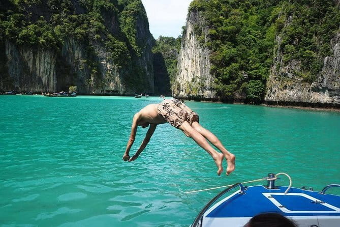 Phi Phi Maya and Maithon by Indigo Luxury Catamaran in Phuket - Pileh Bay by long-tail boat: photos without fighting the crowd on foot