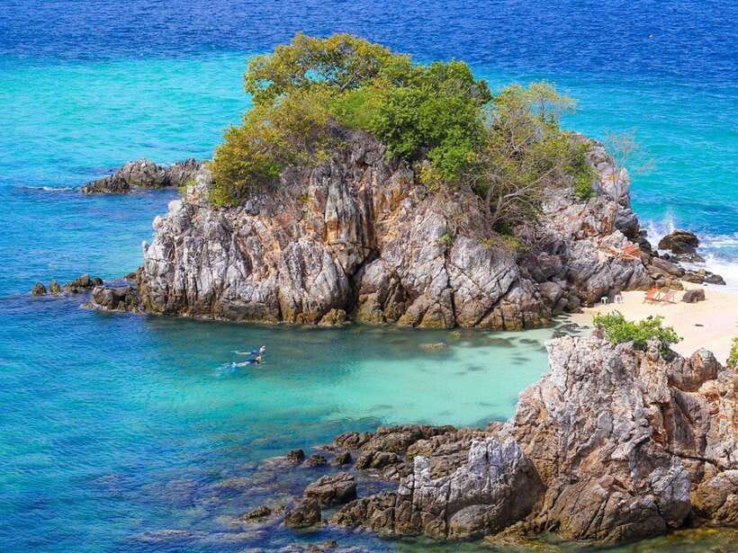 Phuket: 3 Khai Islands Snorkeling Tour - Khai Nai (Cat Island): beaches plus cats, not just coral