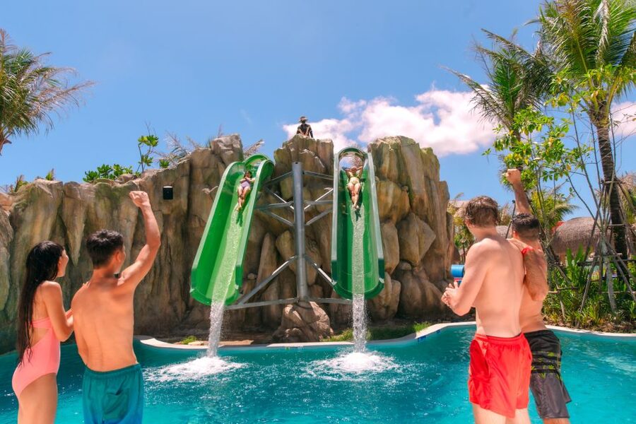 Phuket: Andamanda Water Park Ticket - Relaxation zones, swim-up bars, and pacing your day