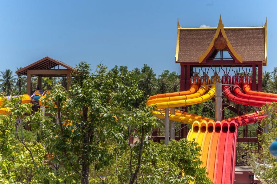 Phuket: Andamanda Water Park Ticket - Floating village restaurant and the cashless wristband system