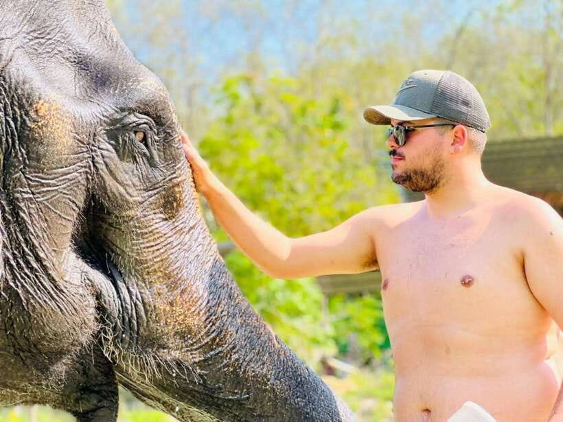 Phuket: Feeding Elephants at Phuket Elephant Care - The magnetic elephant craft and keychain souvenir