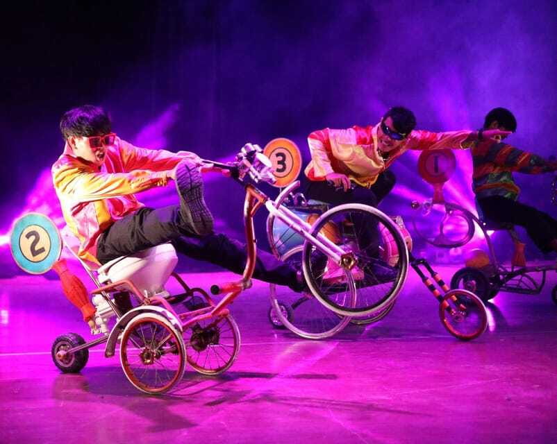 Phuket: Junkyard Theatre Dinner & Show - Show Only Ticket - Show highlights: quirky music, dance energy, and cabaret comedy