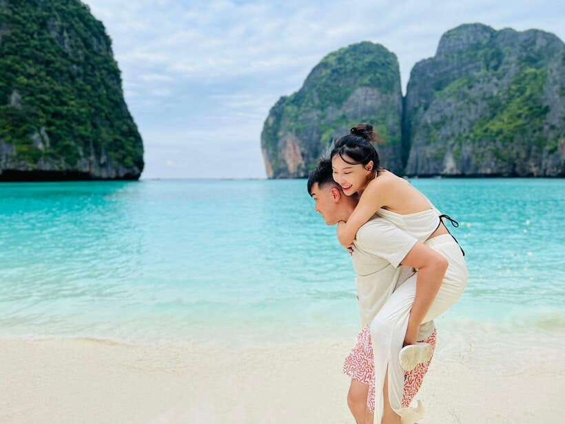 Phuket: Phi Phi Islands and Maya Bay Day Trip with Lunch - Maya Bay and Pileh Lagoon: movie-famous sights, real crowds, and quick looks