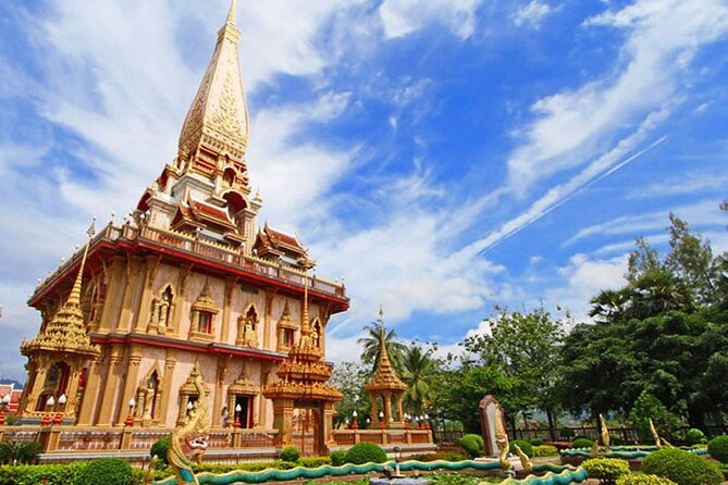 Phuket Sightseeing Tour with the insider guide - A 4-hour Phuket loop that hits culture and sea views