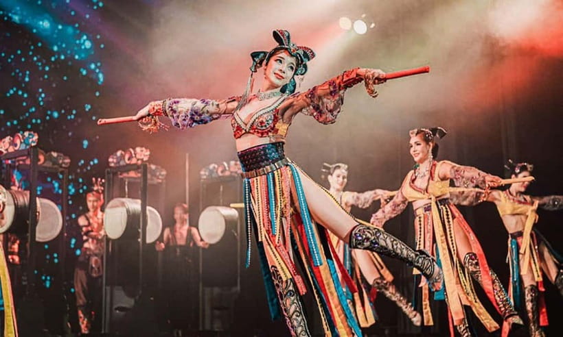 Phuket: Simon Cabaret Show Tickets Optional First 3 Rows - Photos after the show: how to handle the tipping moment