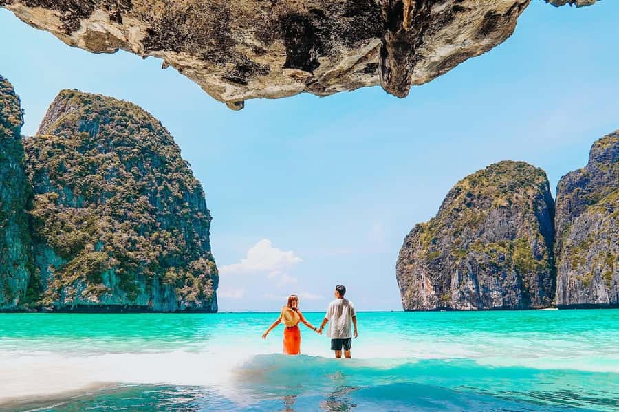 Phuket: Speedboat Day Trip to Phi Phi and Maya Bay - Ko Phi Phi Don lunch and walking: make your 1.5 hours count