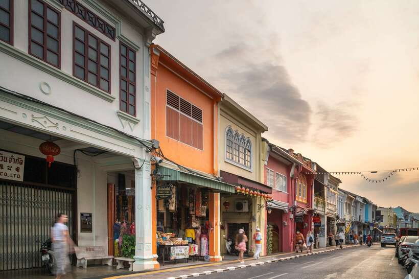 Phuket: Wat Chalong, Viewpoint, and Old Town Guided Tour - Saeng Tham Shrine (定光堂): A Calm, Focused Final Stop