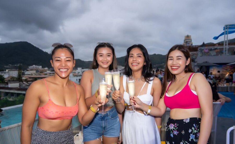 Sailaway Pool Party Phuket - Drinks and food, what is included and what you should plan for
