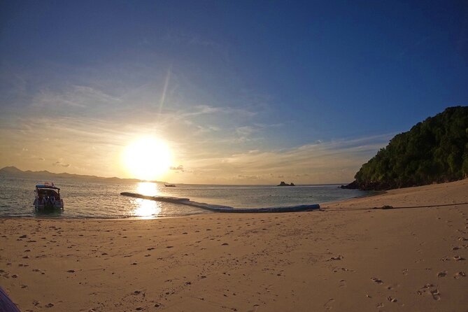 Small Group Phi Phi Islands Sunrise Tour with Seaview Lunch - Bamboo Island and extra water time from Phi Phi Don